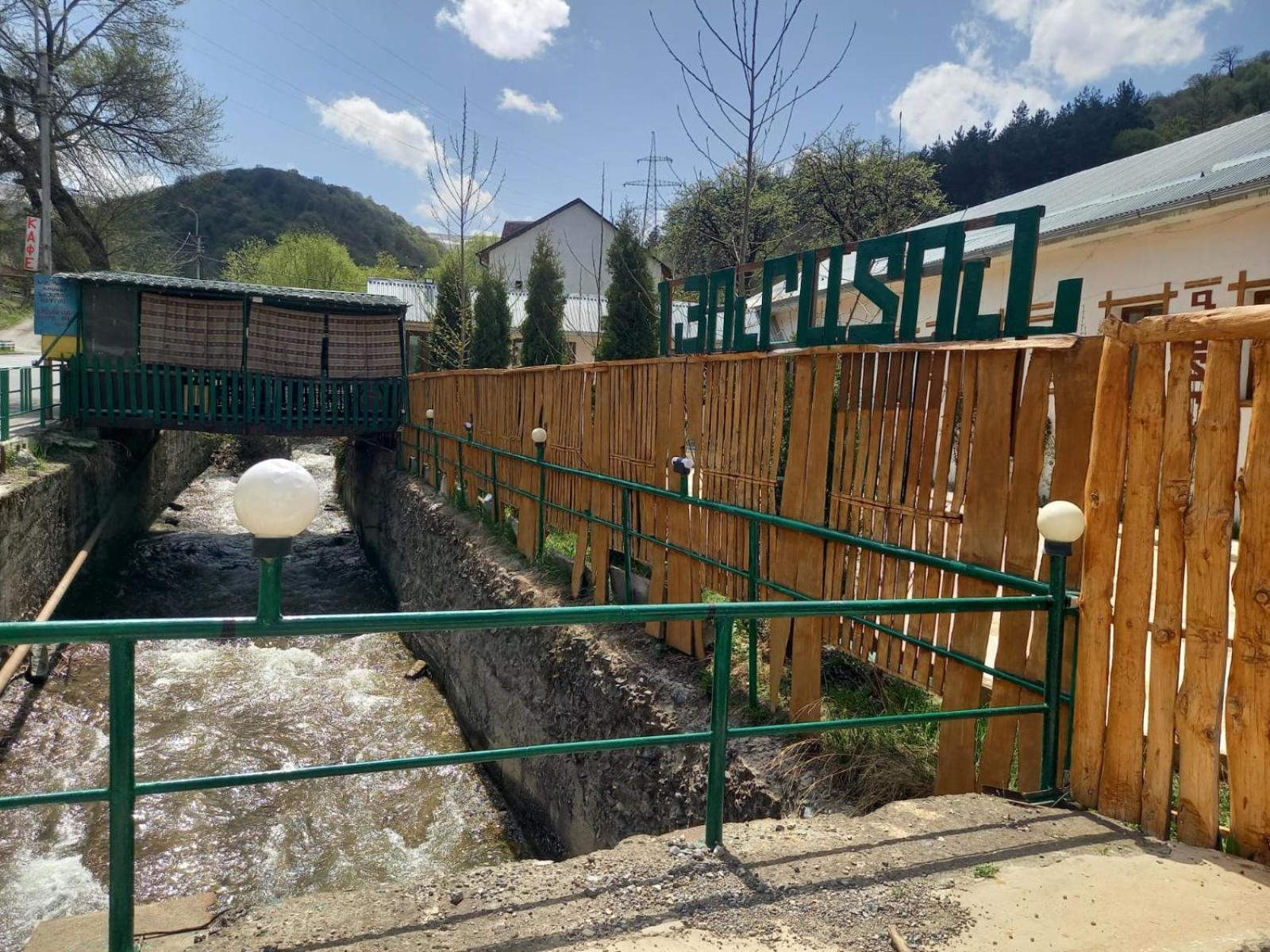 Tigris Dilijan Hotel Rum bild